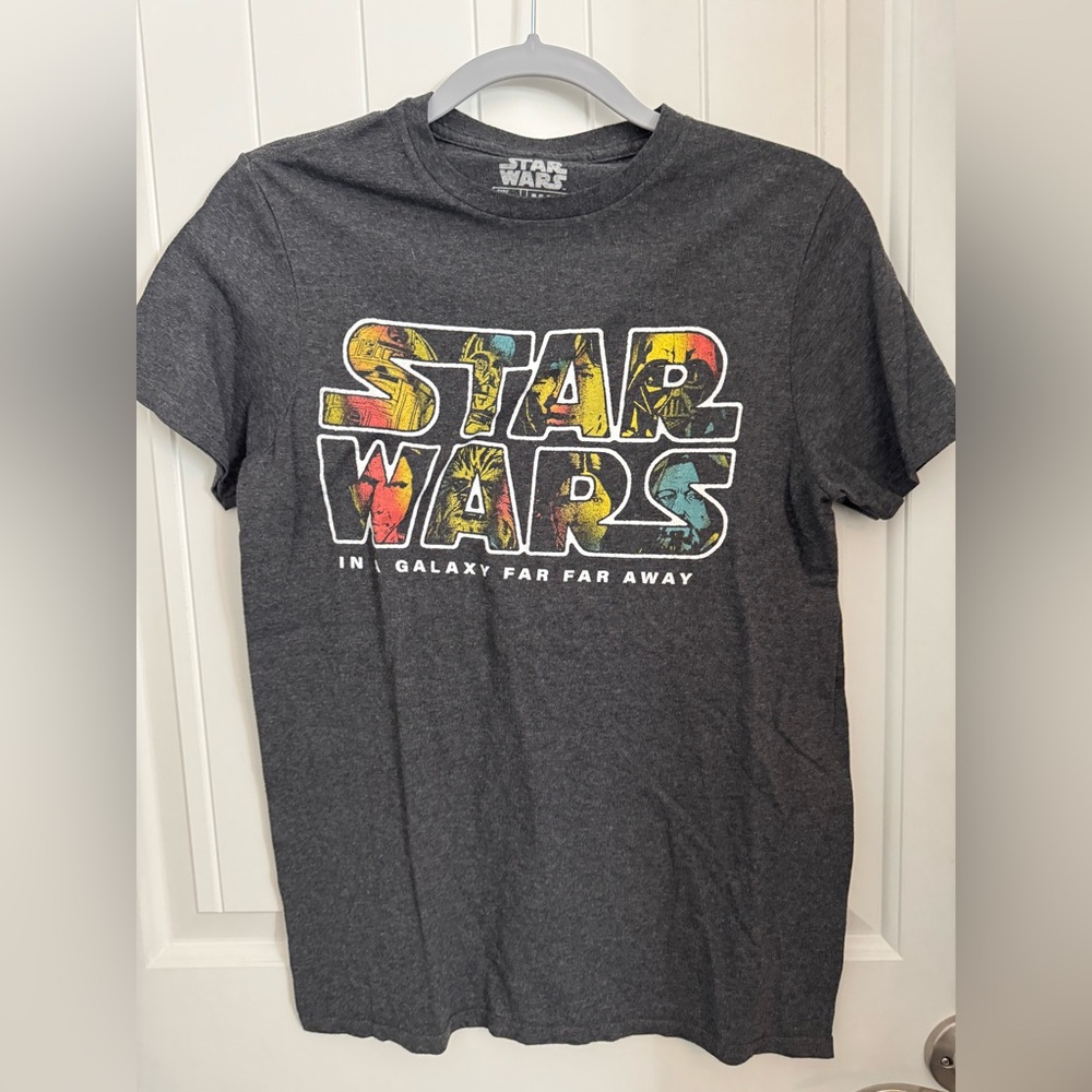 Men’s size small Star Wars short sleeve shirt. Gray. Star Wars